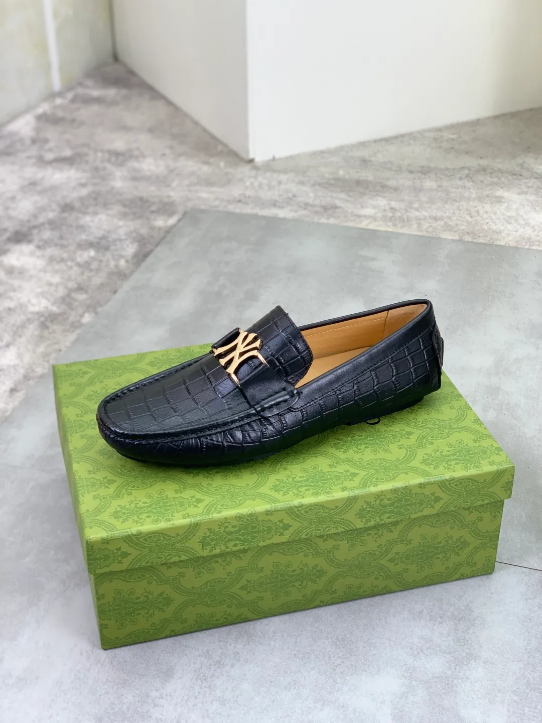 Men's men's shoes💰P360💰[New style]🆘[GUCCI] New classic beanie shoes; Hong Kong original top quality, exquisite craftsmanship, top quality💪🏼High-end boutique men's beanie shoes, British fashion style 🎈The upper is made of Italian imported calfskin🔥, comfortable and breathable, fully imported soft pigskin lining, lazy slip-on Loaf style This fabric is made of 🇮🇹🎈, which is suitable for drivers to drive, and the original non-slip and wear-resistant rubber outsole 🎈Number of yards: 38-45 2⃣️colors🉑️choose